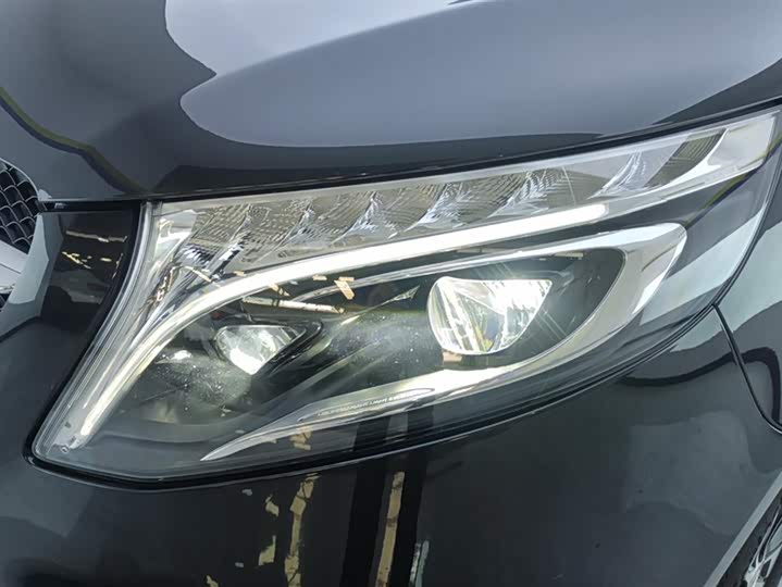 Фото 5 - Mercedes-Benz V-Class