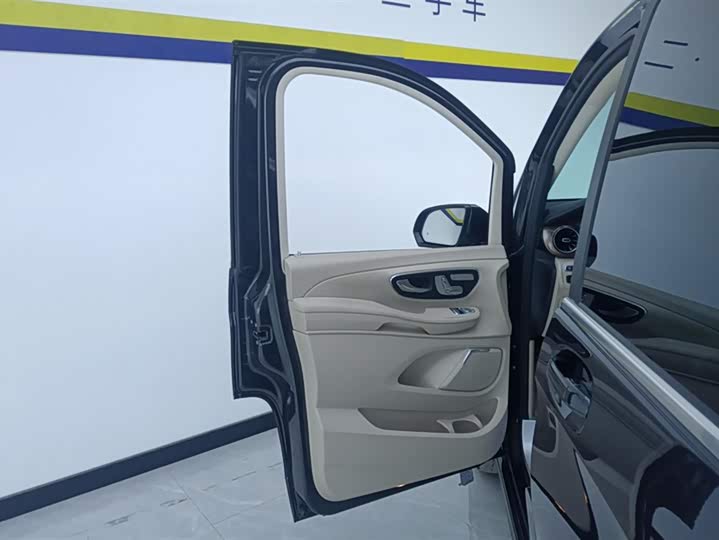 Фото 7 - Mercedes-Benz V-Class