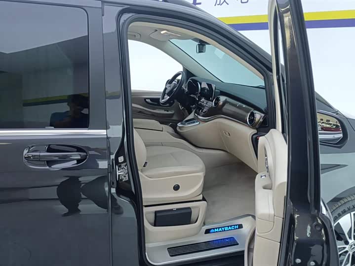 Фото 8 - Mercedes-Benz V-Class