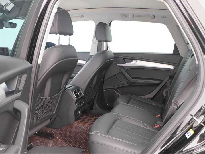 Фото 5 - Audi Q5L