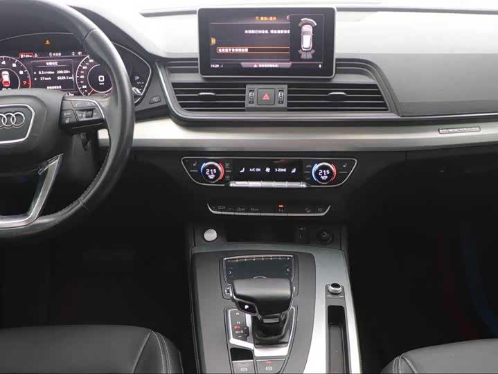 Фото 8 - Audi Q5L