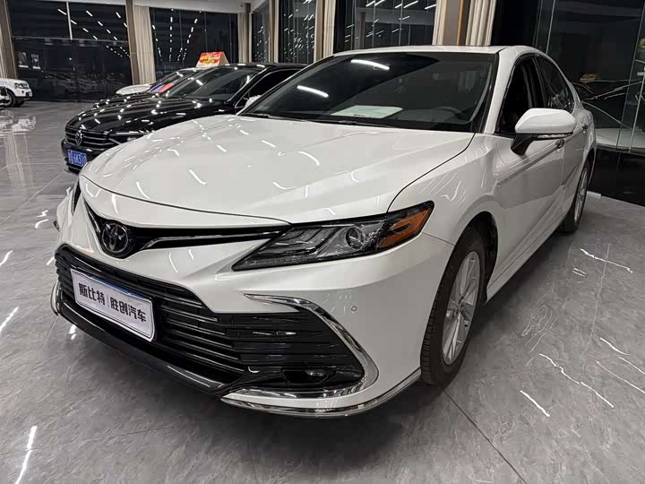 Фото 1 - Toyota Camry
