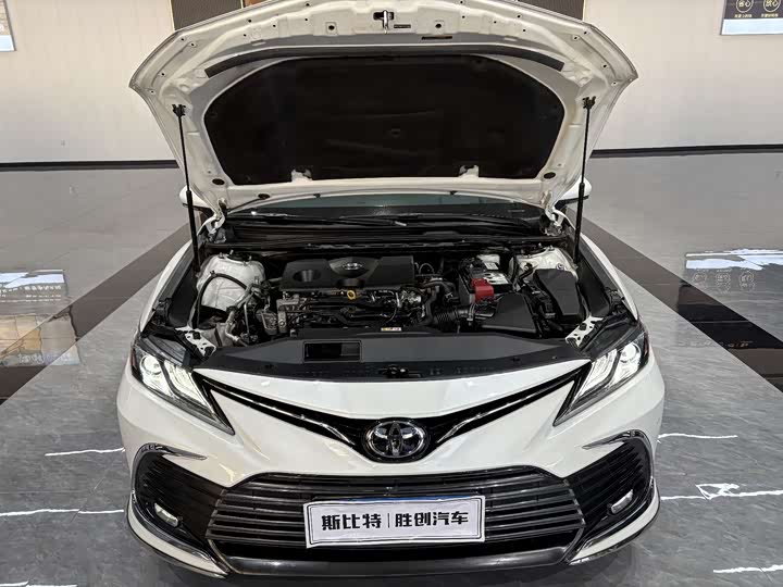 Фото 3 - Toyota Camry