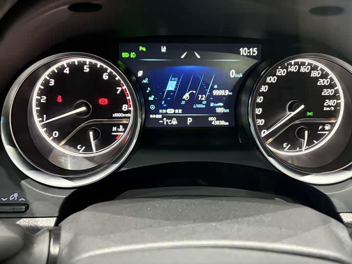 Фото 4 - Toyota Camry