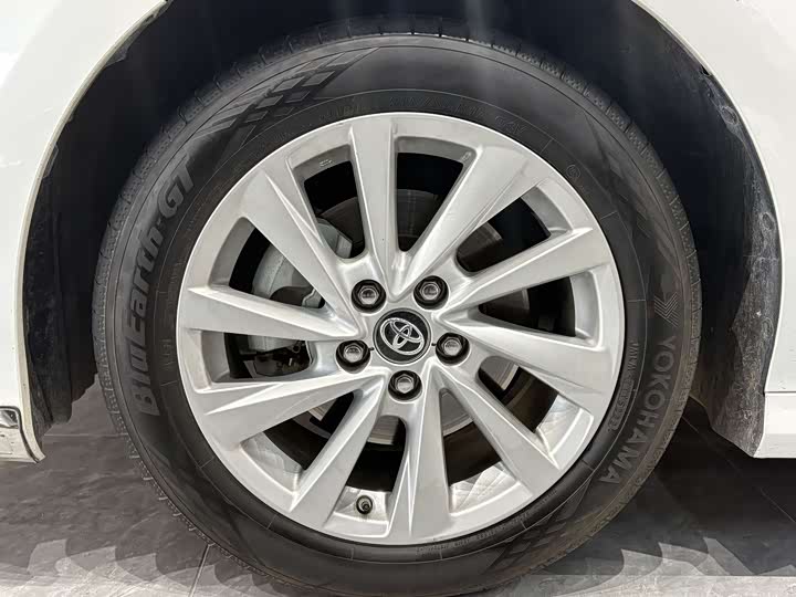 Фото 5 - Toyota Camry