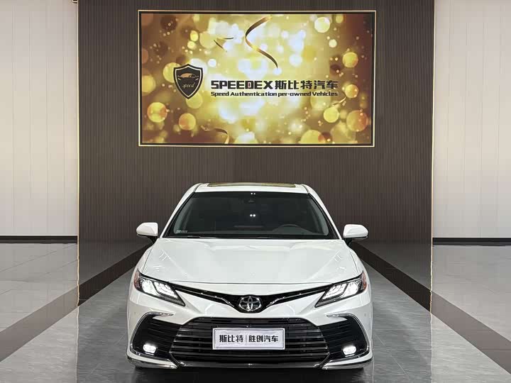 Фото 7 - Toyota Camry