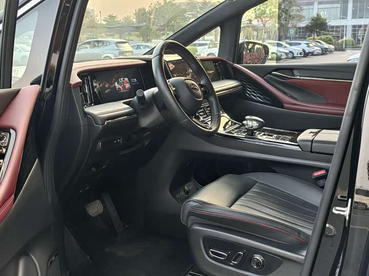 Фото 4 - GAC Trumpchi M8