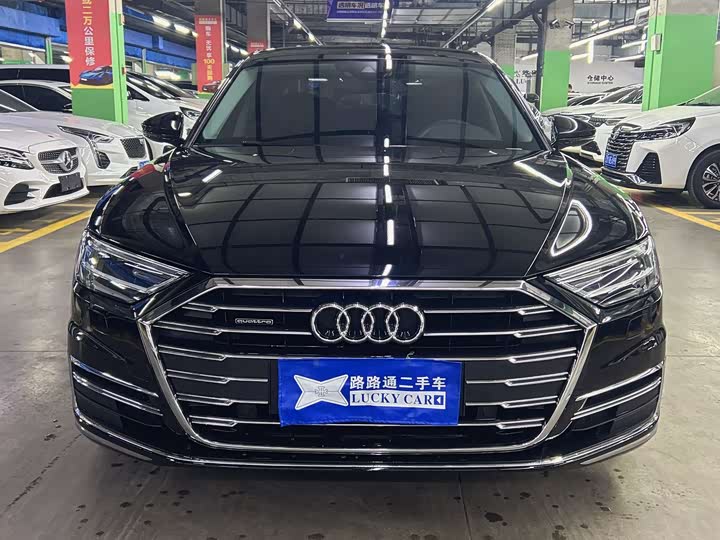 Фото 2 - Audi A8