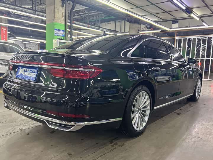 Фото 6 - Audi A8