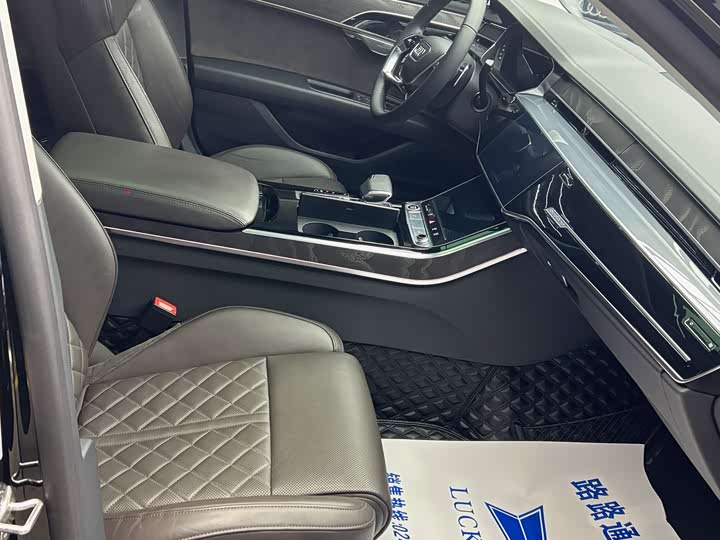 Фото 9 - Audi A8