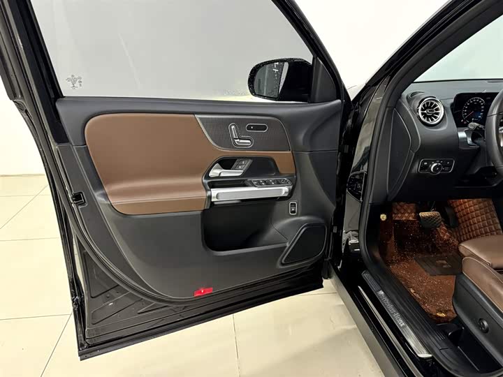 Фото 8 - Mercedes-Benz GLB-Class