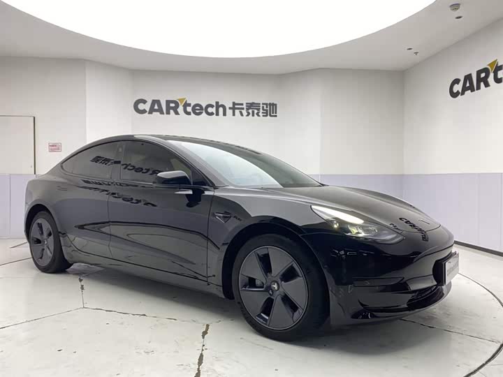 Фото 2 - Tesla Model 3