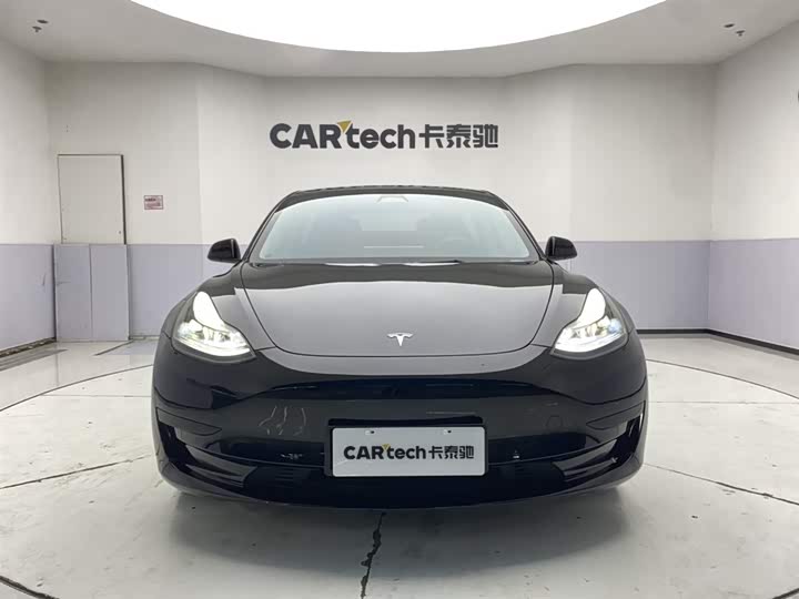 Фото 3 - Tesla Model 3