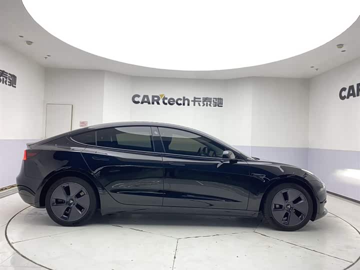 Фото 4 - Tesla Model 3