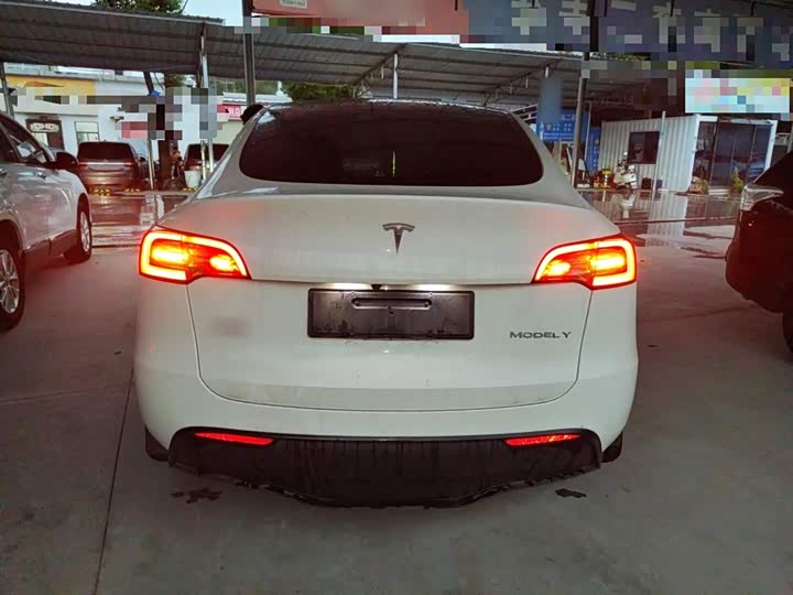 Фото 6 - Tesla Model Y