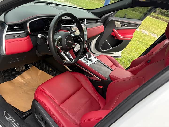 Фото 8 - Jaguar F-Pace