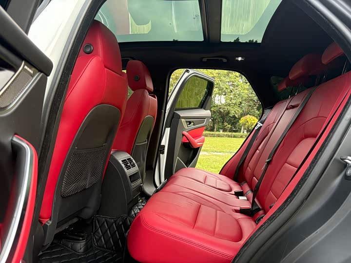 Фото 9 - Jaguar F-Pace