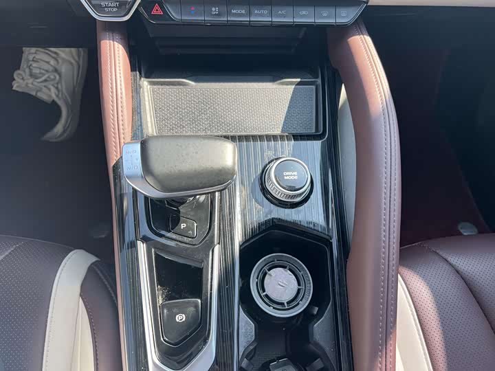 Фото 5 - Geely Monjaro