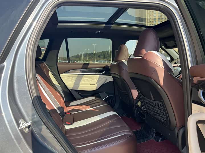 Фото 9 - Geely Monjaro