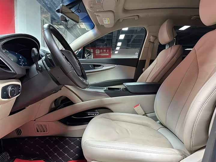 Фото 7 - Lincoln Nautilus