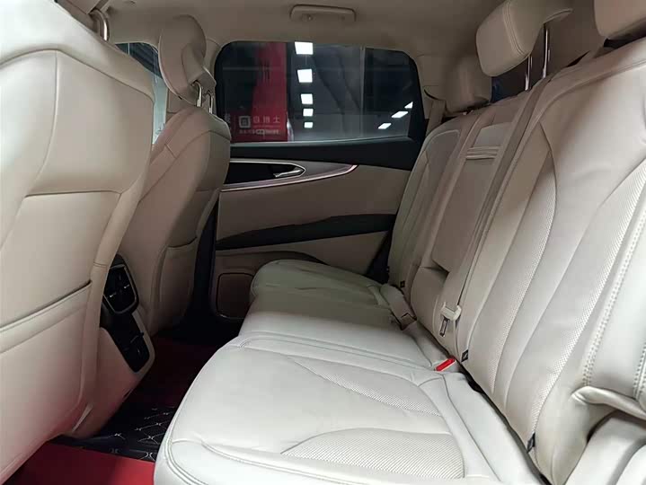 Фото 8 - Lincoln Nautilus