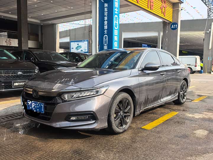 Фото 1 - Honda Accord