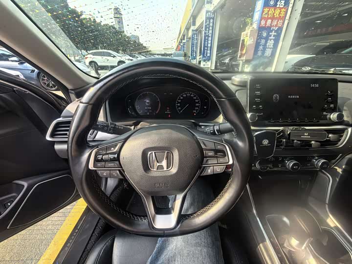 Фото 9 - Honda Accord