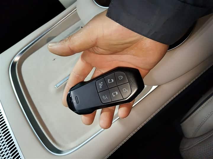 Фото 9 - XPeng X9