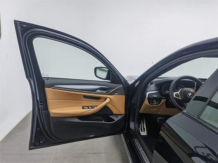 Фото 8 - BMW 5 Series