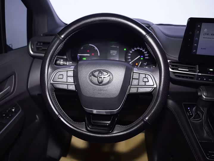 Фото 9 - Toyota Sienna