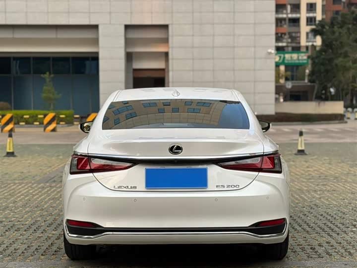 Фото 5 - Lexus ES