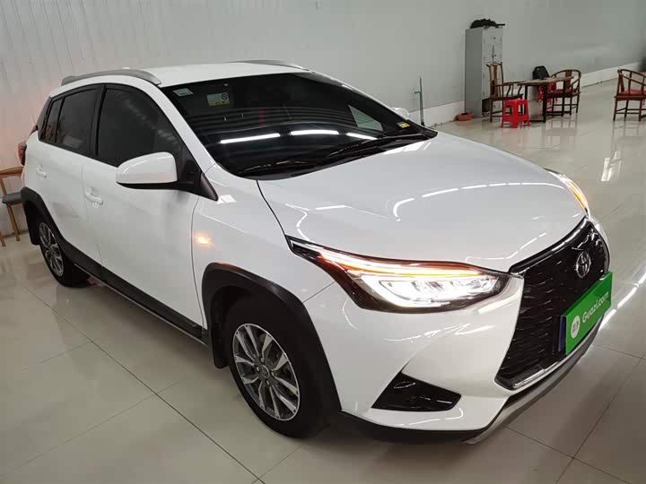 Фото 4 - Toyota Yaris L Hatchback