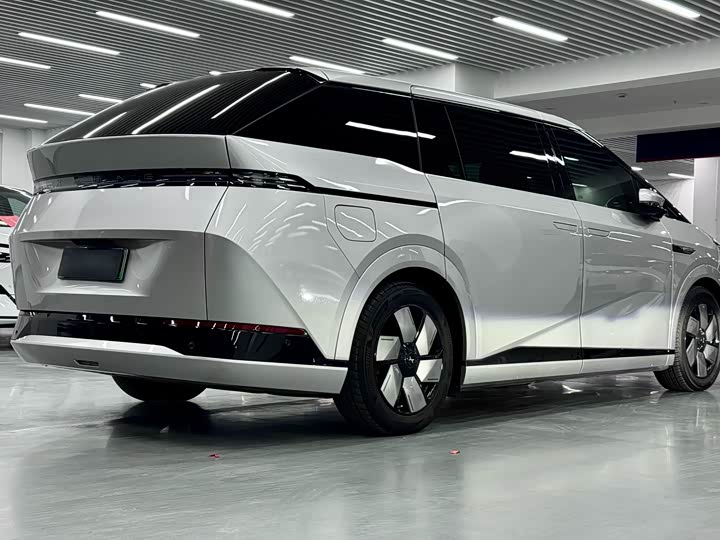 Фото 9 - XPeng X9