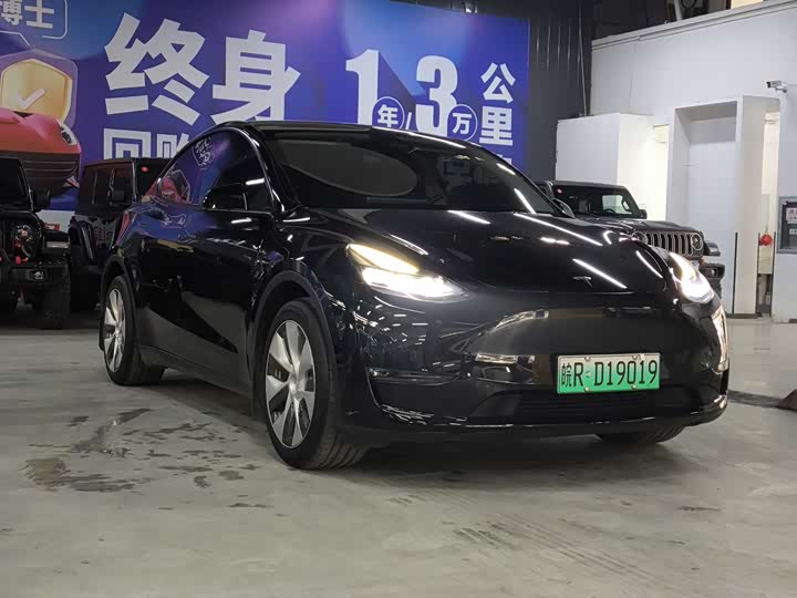Фото 3 - Tesla Model Y