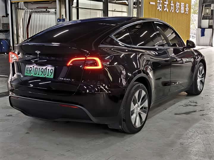 Фото 6 - Tesla Model Y