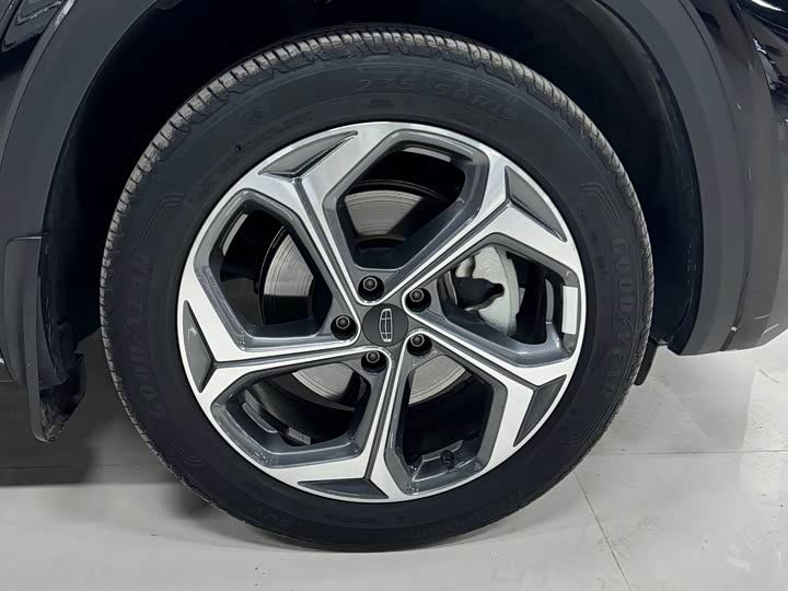 Фото 9 - Geely Monjaro