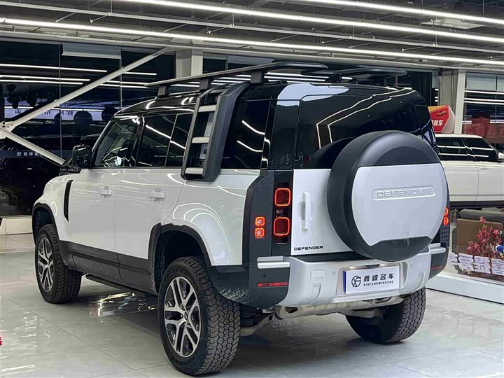 Фото 8 - Land Rover Defender