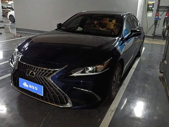 Фото 1 - Lexus ES