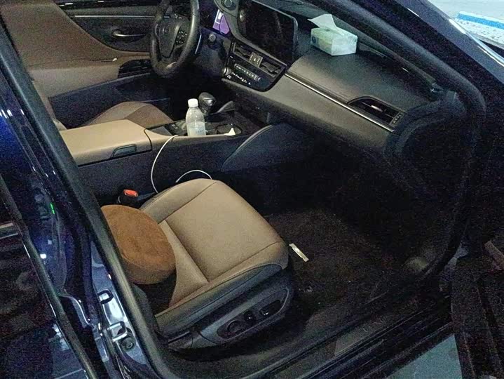 Фото 5 - Lexus ES