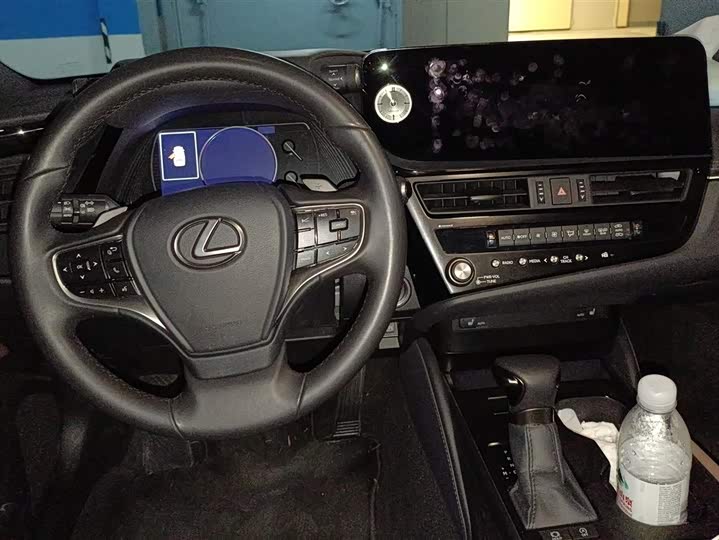 Фото 8 - Lexus ES