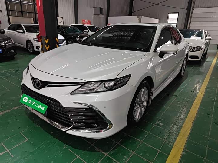Фото 2 - Toyota Camry
