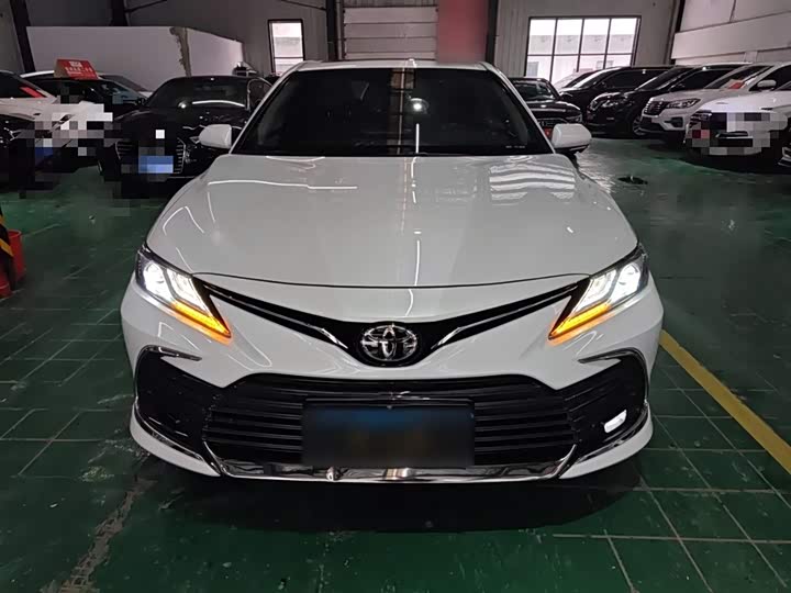Фото 3 - Toyota Camry