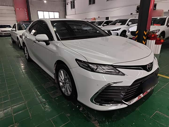 Фото 4 - Toyota Camry