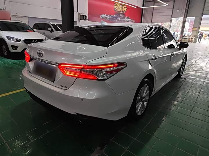 Фото 7 - Toyota Camry