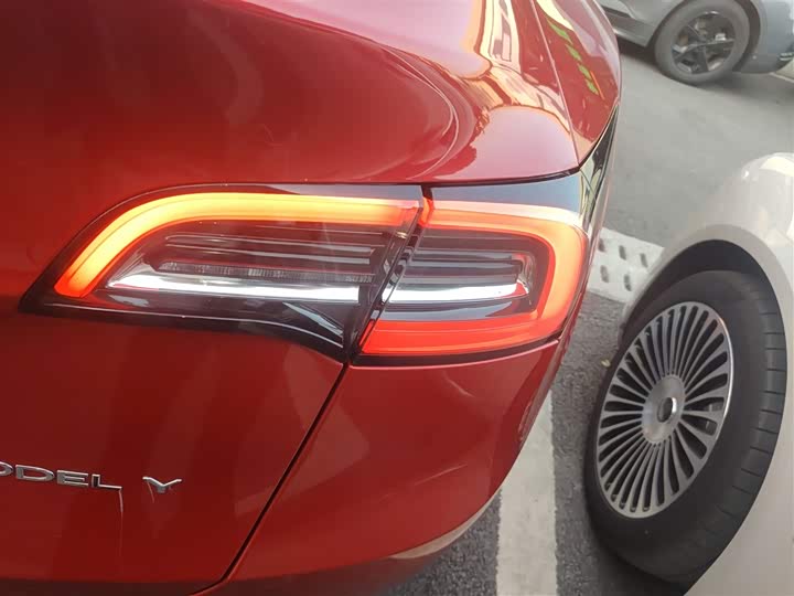 Фото 8 - Tesla Model Y