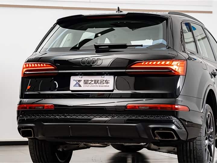 Фото 8 - Audi Q7