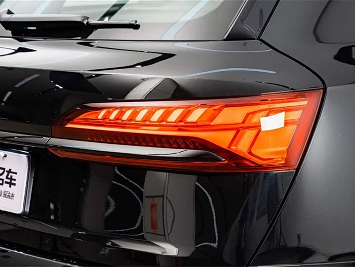 Фото 9 - Audi Q7