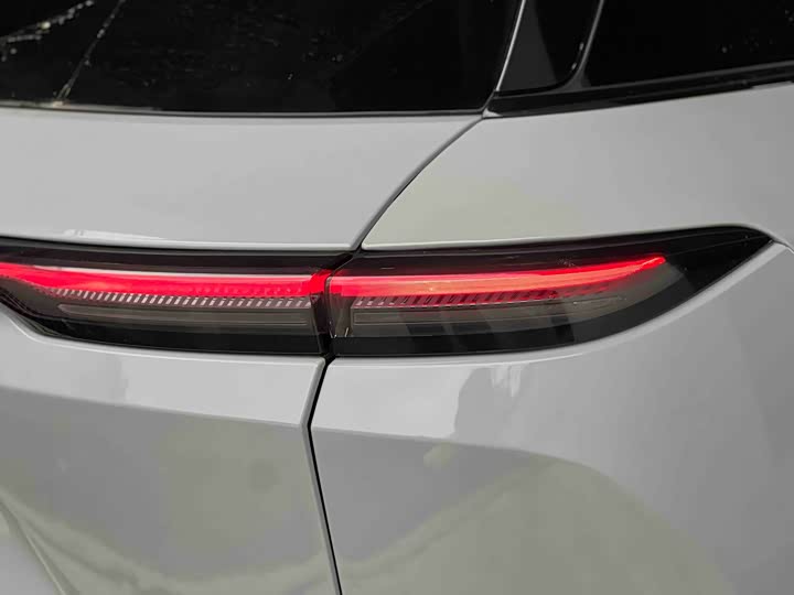 Фото 8 - Nio ES6