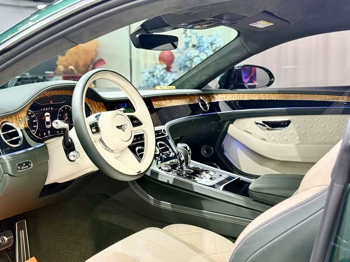 Фото 9 - Bentley Continental GT