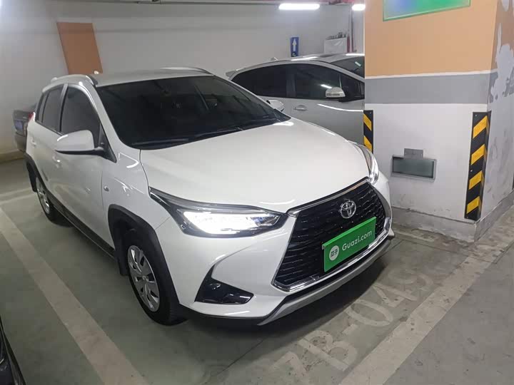 Фото 4 - Toyota Yaris L Hatchback